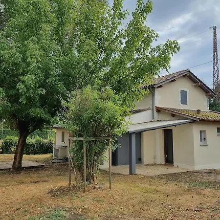 Holiday home Jolie Maison De Garde Barriere Dans Un Jardin Clos Port-Sainte-Foy-et-Ponchapt