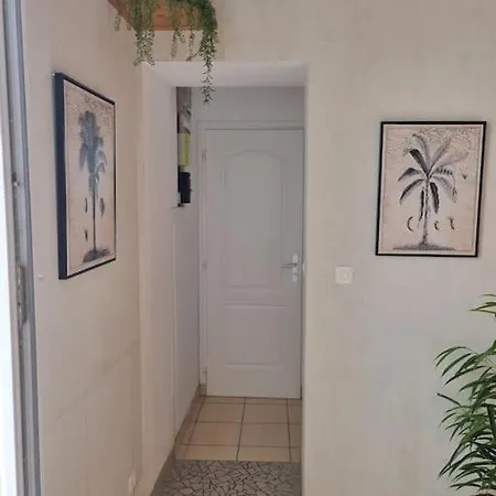 Holiday home Jolie Maison De Garde Barriere Dans Un Jardin Clos
