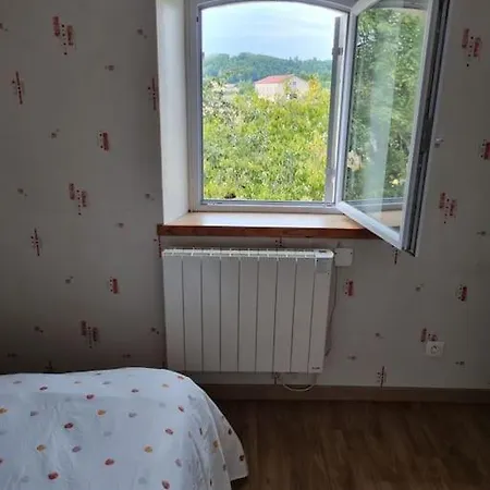 Jolie Maison De Garde Barriere Dans Un Jardin Clos *