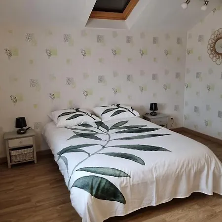 Holiday home Jolie Maison De Garde Barriere Dans Un Jardin Clos